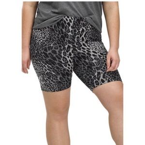 Leopard bike shorts